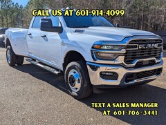 2026 Ram 3500 TRADESMAN CREW CAB 4X4 8' BOX Pickup