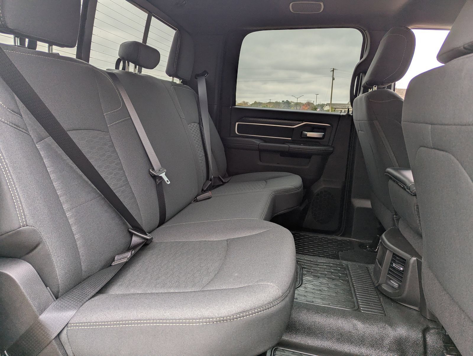 2026 RAM 3500 Chassis Big Horn - Photo 21