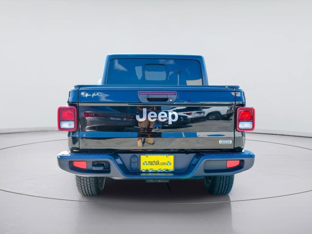 Used 2023 Jeep Gladiator Overland Truck