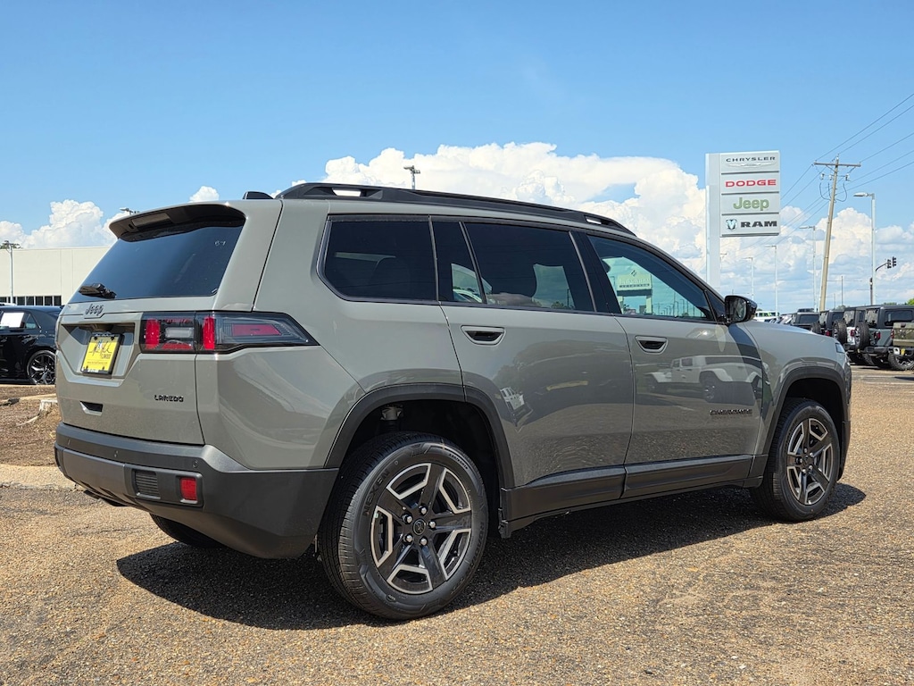 New 2026 Jeep Cherokee Laredo Sport Utility