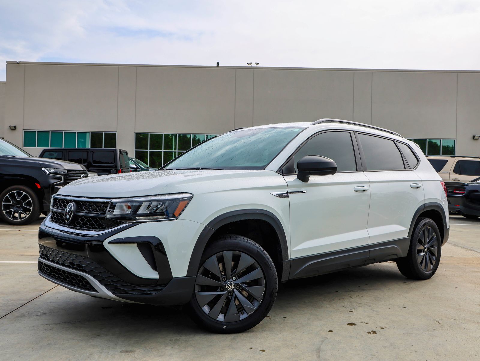 2023 Volkswagen Taos 1.5T S's photo