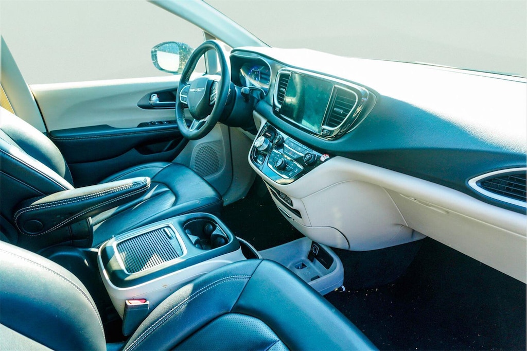 Used 2024 Chrysler Pacifica Touring L Van