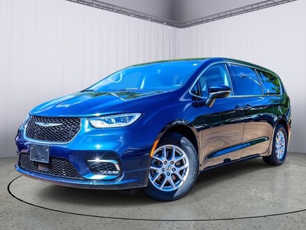 2023 Chrysler Pacifica Touring L Van