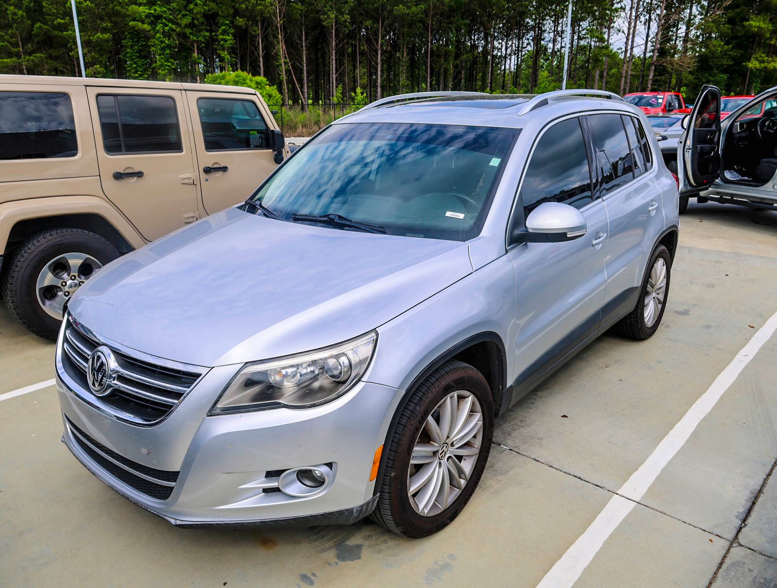 2009 Volkswagen Tiguan SEL's photo
