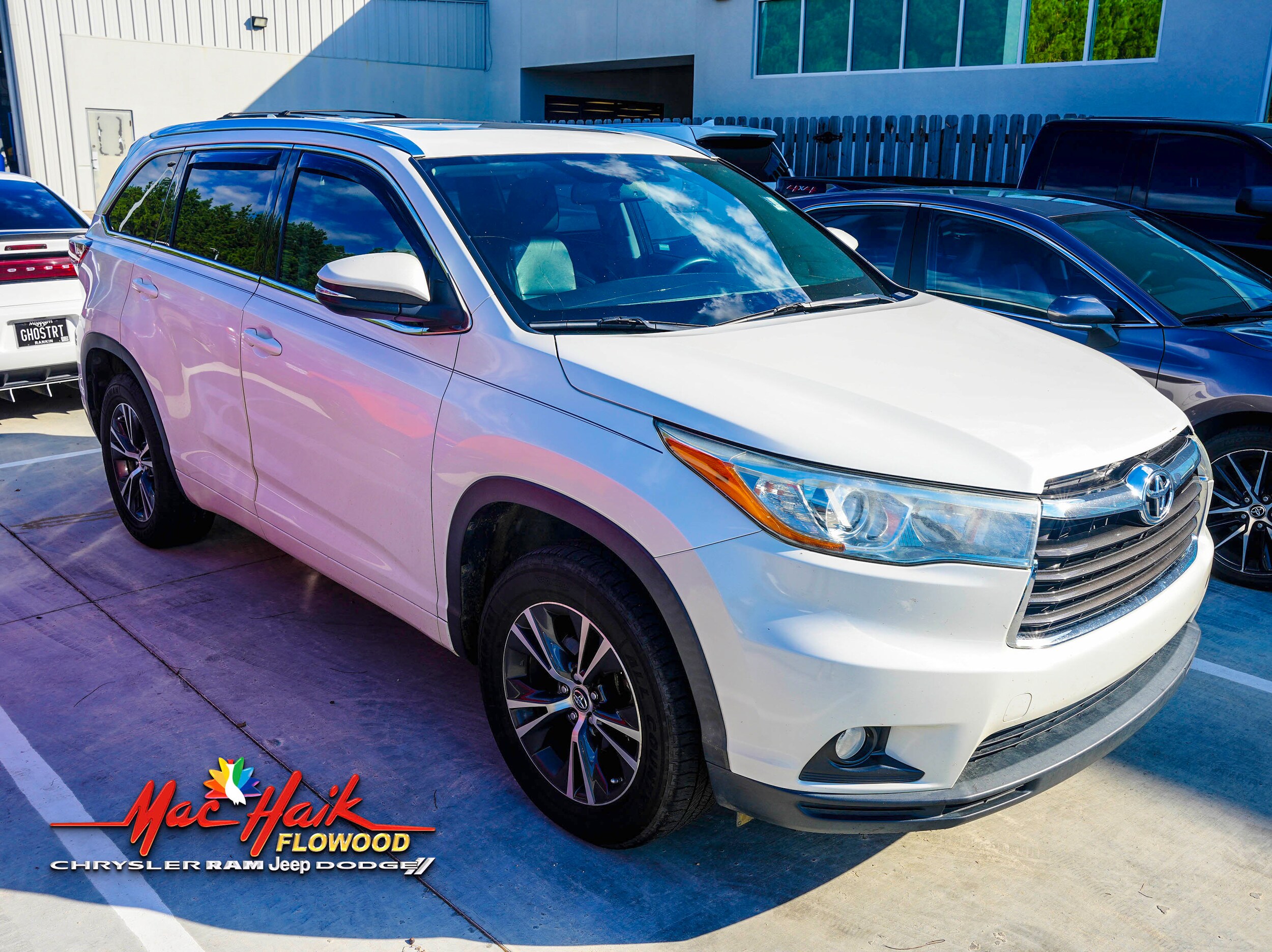 Used 2016 Toyota Highlander XLE with VIN 5TDKKRFH2GS138702 for sale in Flowood, MS