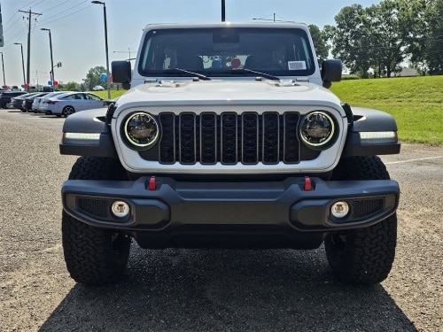 2025 Jeep Wrangler front view of grill