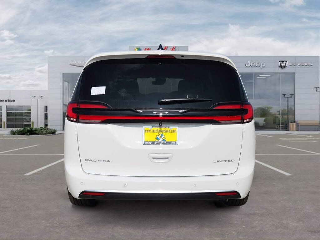 New 2027 Chrysler Pacifica LIMITED Passenger Van