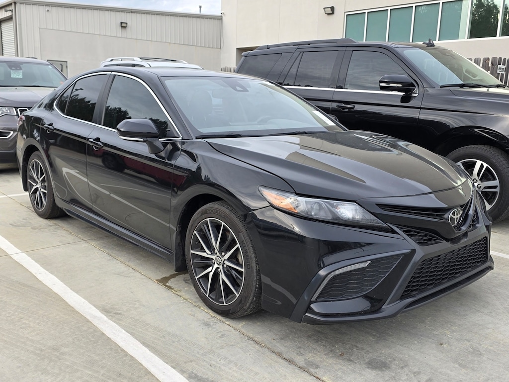 Used 2023 Toyota Camry SE Sedan