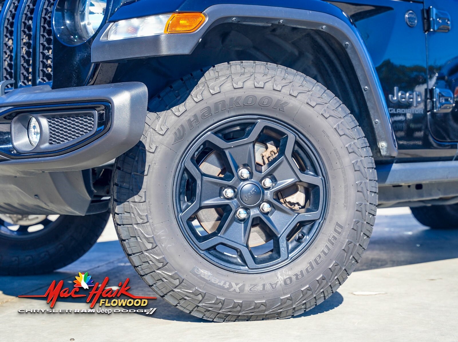 2021 Jeep Gladiator Willys photo 2