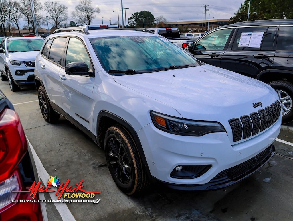 Used 2023 Jeep Cherokee Altitude SUV