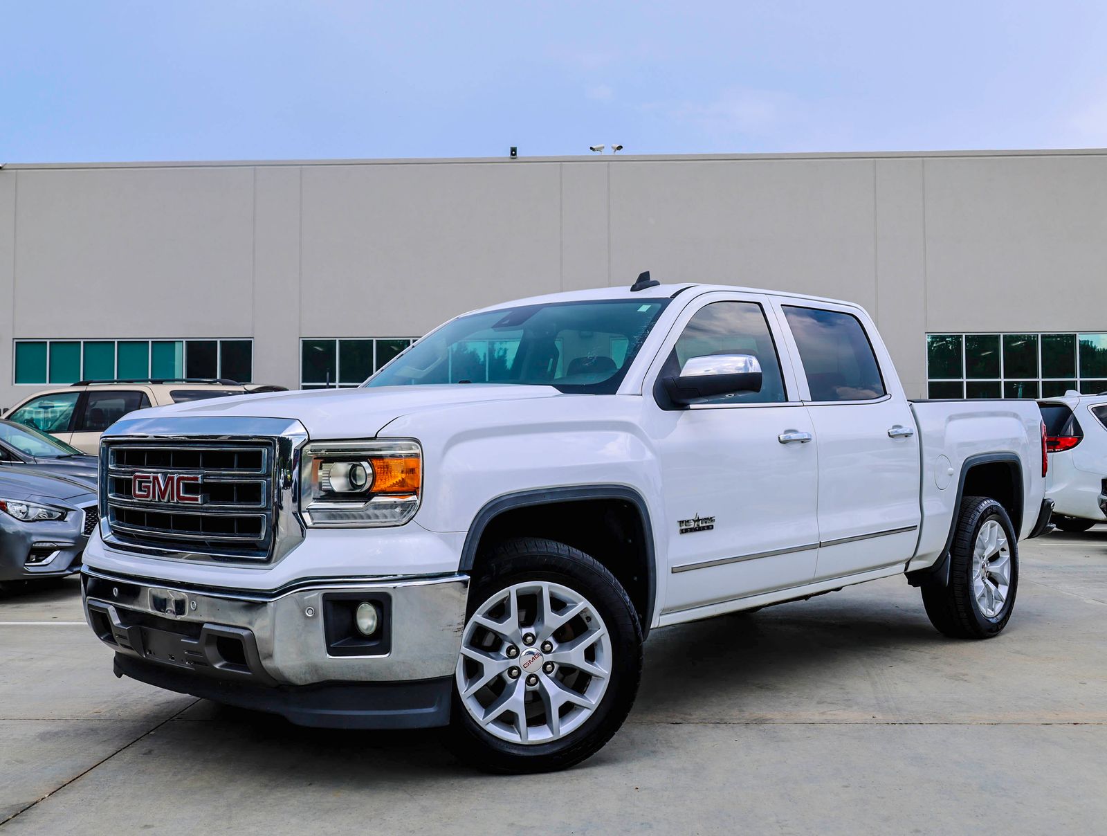2015 GMC Sierra 2WD Crew Cab SLT SWB's photo