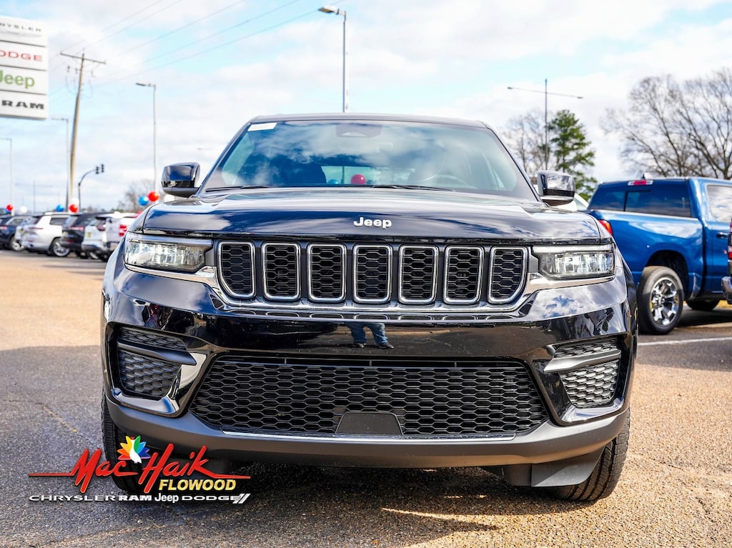 Used 2025 Jeep Grand Cherokee Laredo SUV