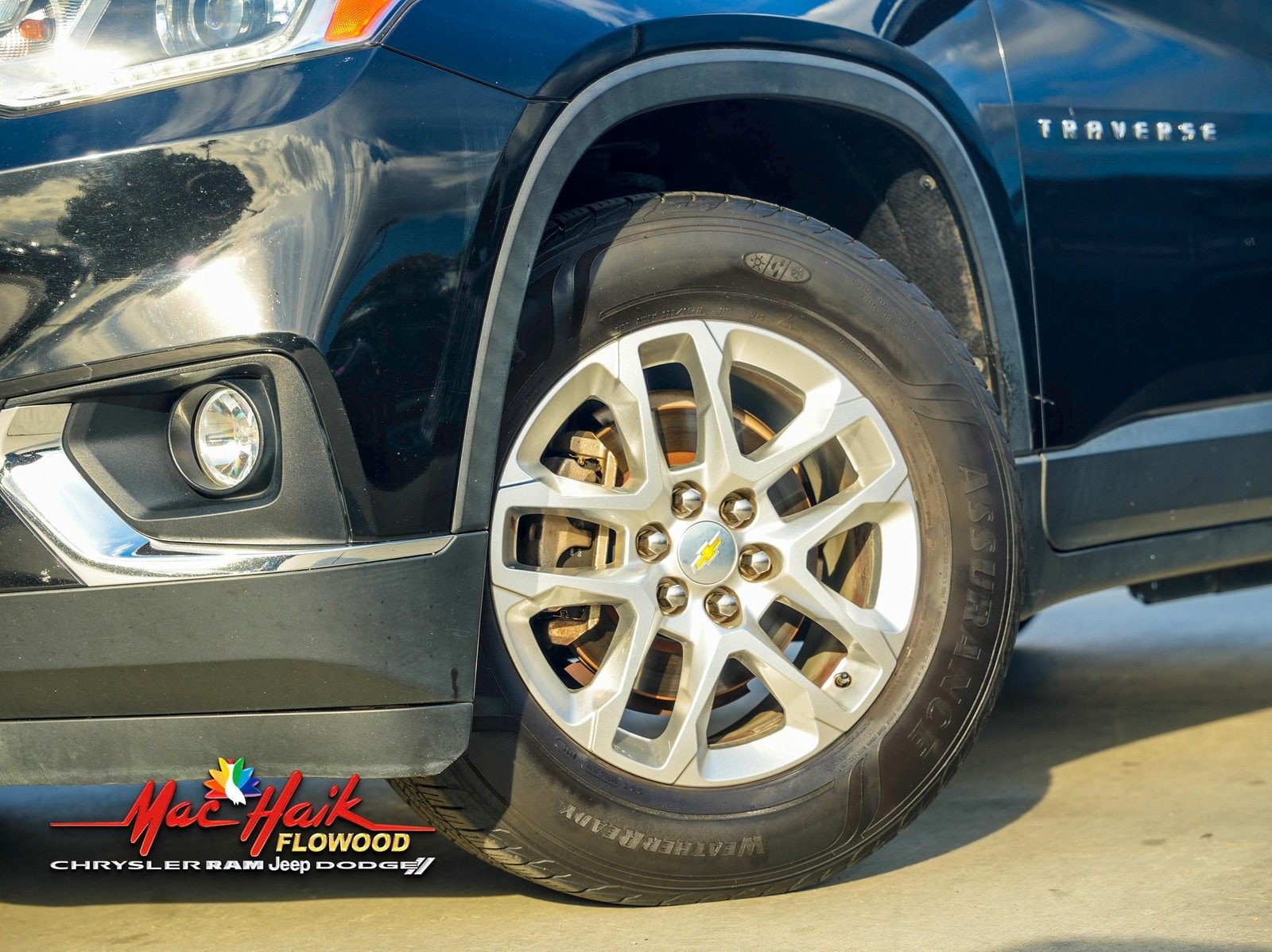 Used 2019 Chevrolet Traverse 1LT with VIN 1GNERGKW1KJ318137 for sale in Flowood, MS