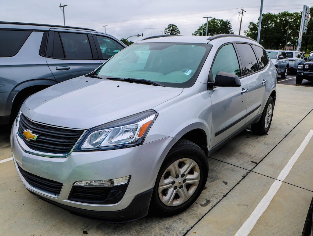 Used 2017 Chevrolet Traverse LS SUV