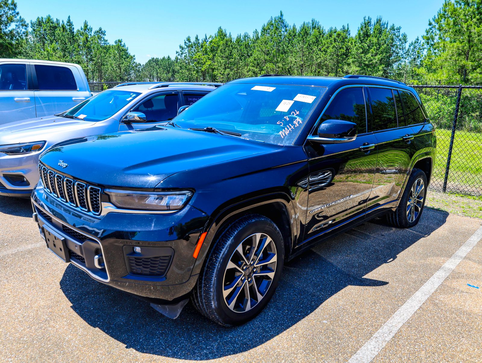 2023 Jeep Grand Cherokee Overland 4x4's photo