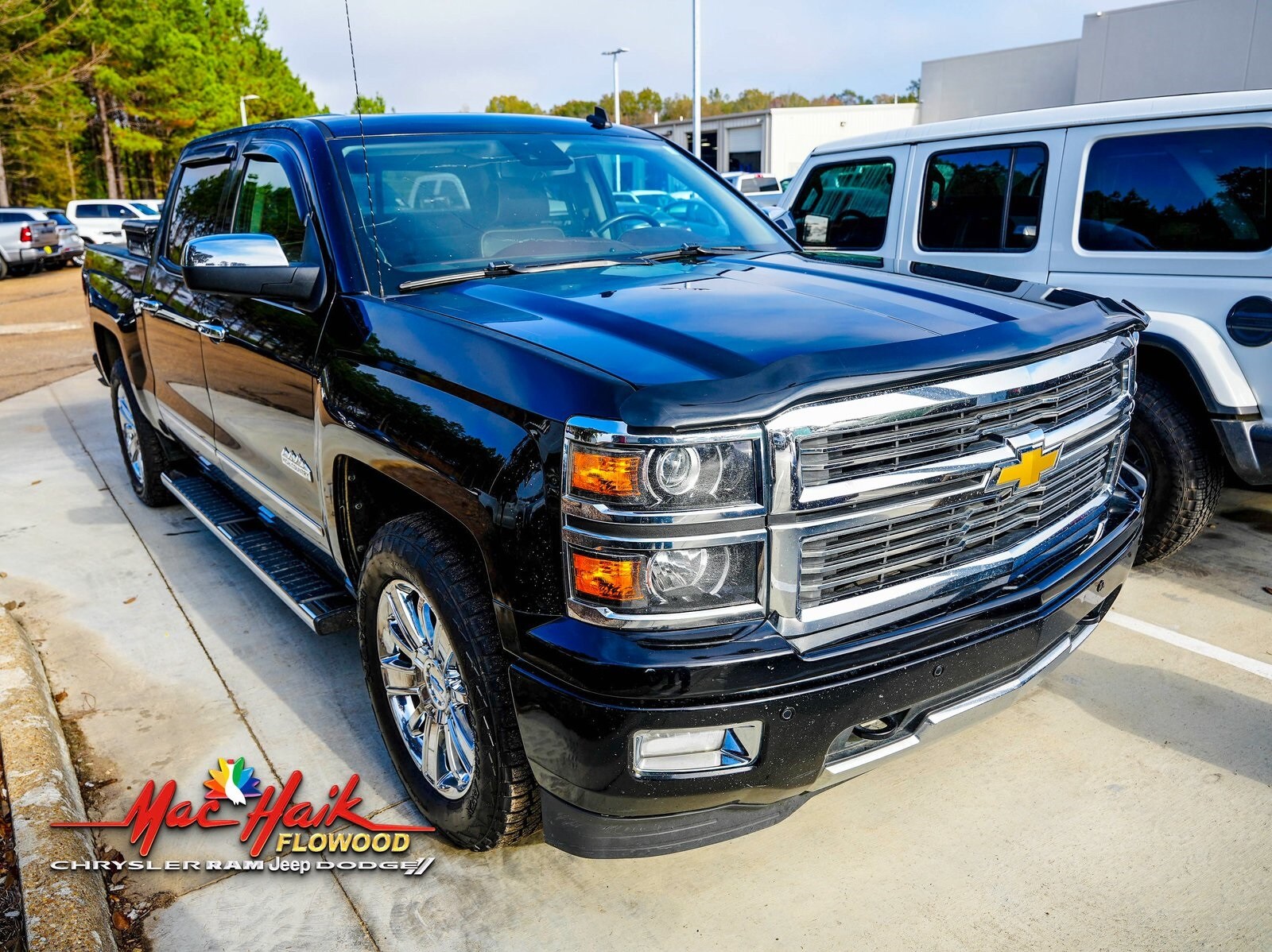 2014 Chevrolet Silverado 1500 High Country photo 2