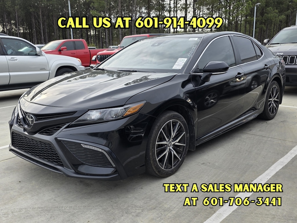 Used 2023 Toyota Camry SE Sedan