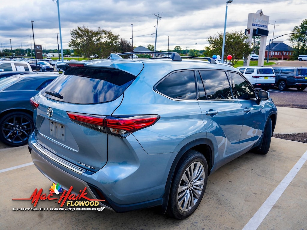 Used 2023 Toyota Highlander L SUV