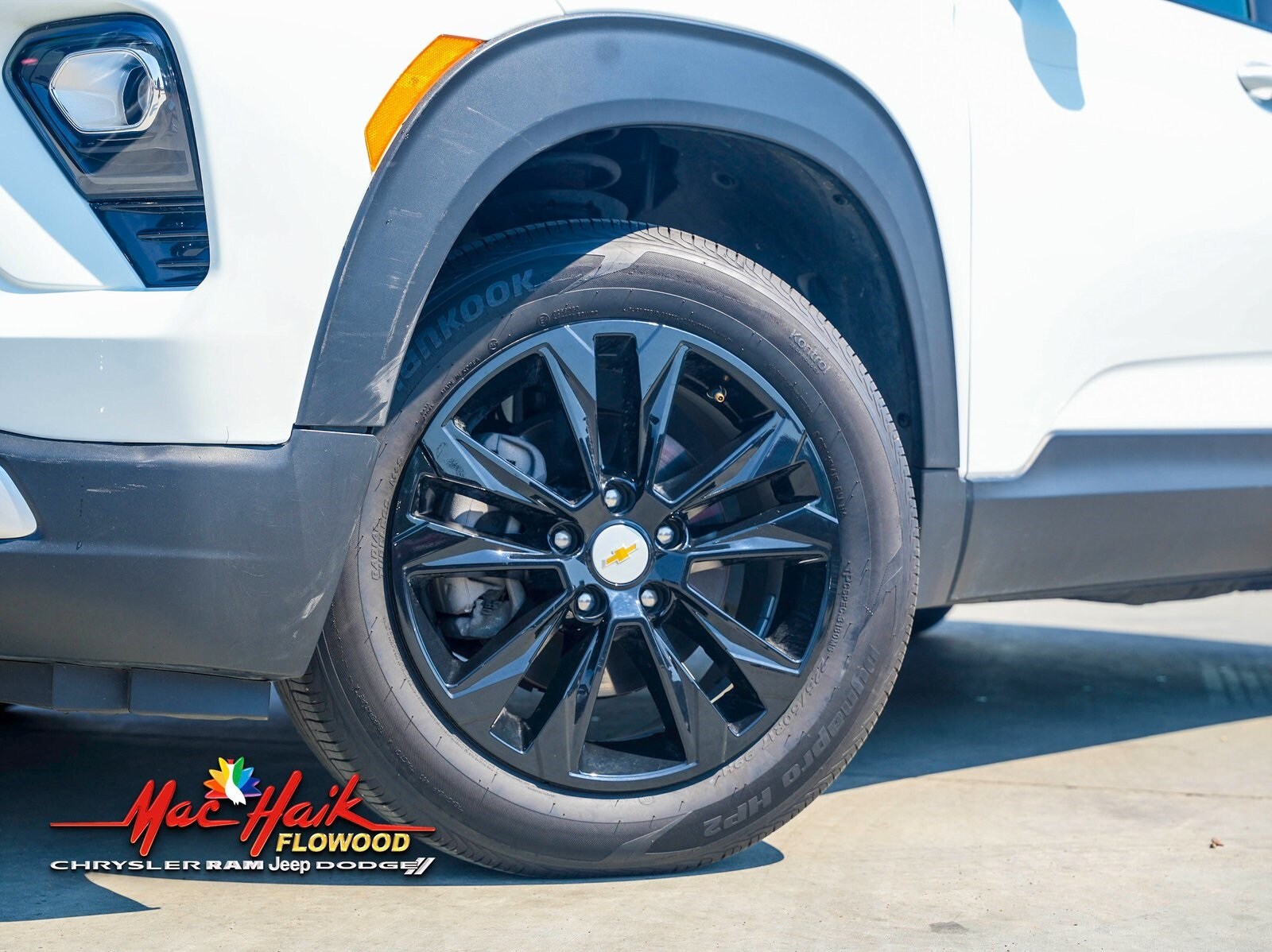 2025 Chevrolet Trailblazer LT photo 2