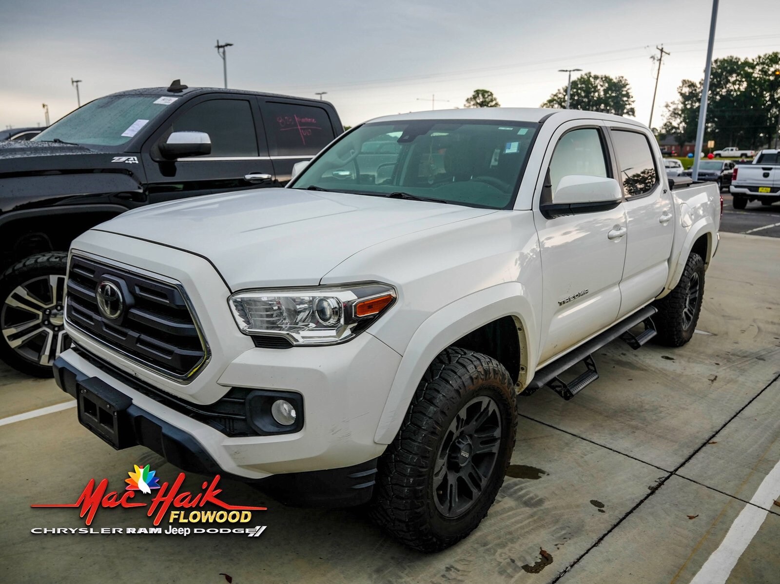2019 Toyota Tacoma SR5 photo 2