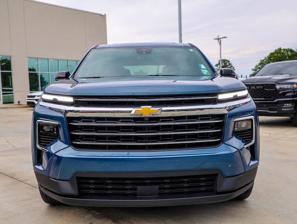 Used 2024 Chevrolet Traverse LT SUV