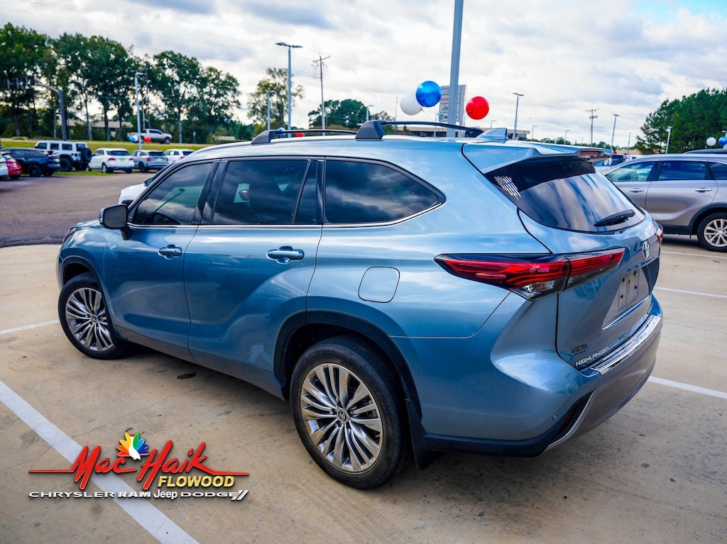 Used 2023 Toyota Highlander L SUV