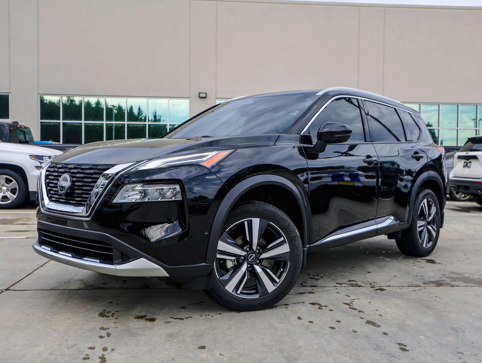 2023 Nissan Rogue Platinum FWD's photo