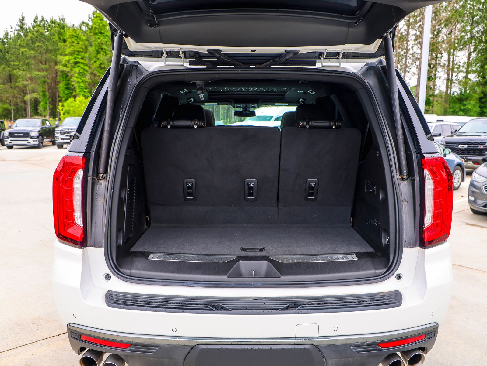 2022 GMC Yukon AT4 - Photo 11