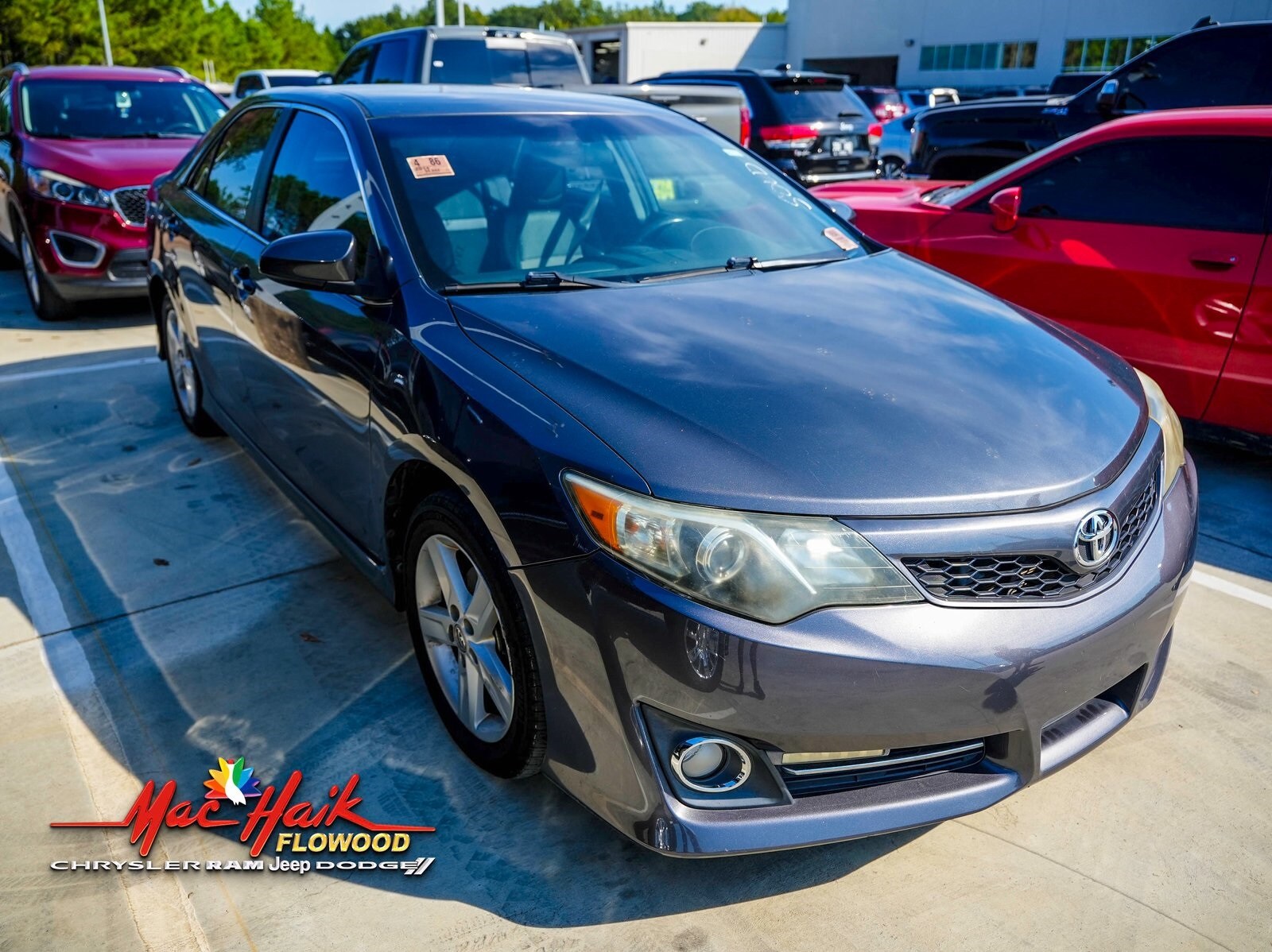 2014 Toyota Camry SE photo 2