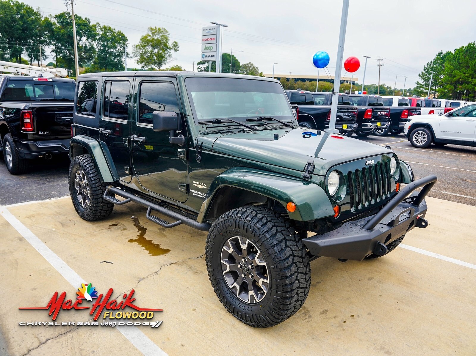 2011 Jeep Wrangler Unlimited Sahara photo 2
