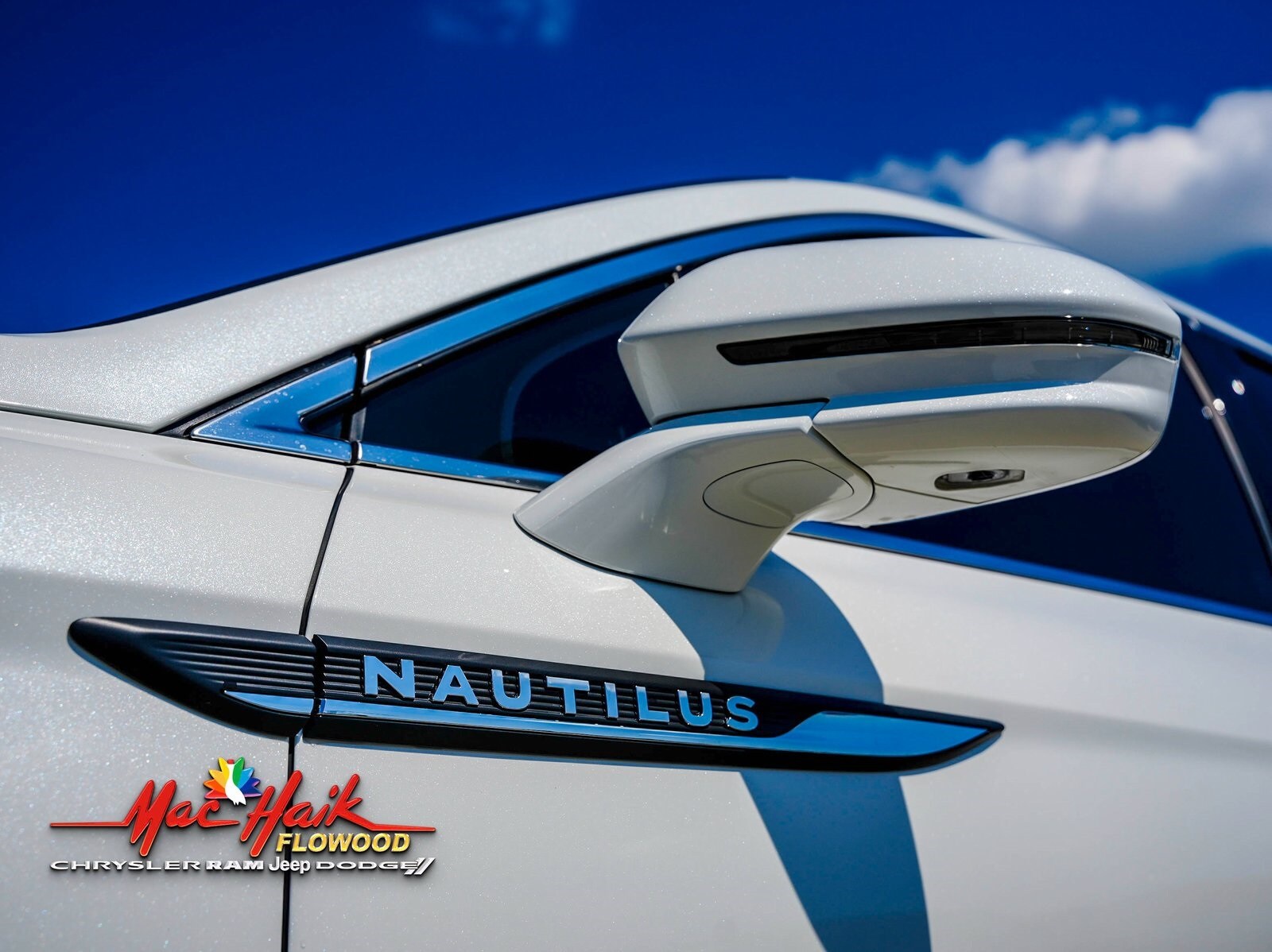 2023 Lincoln Nautilus Standard photo 3