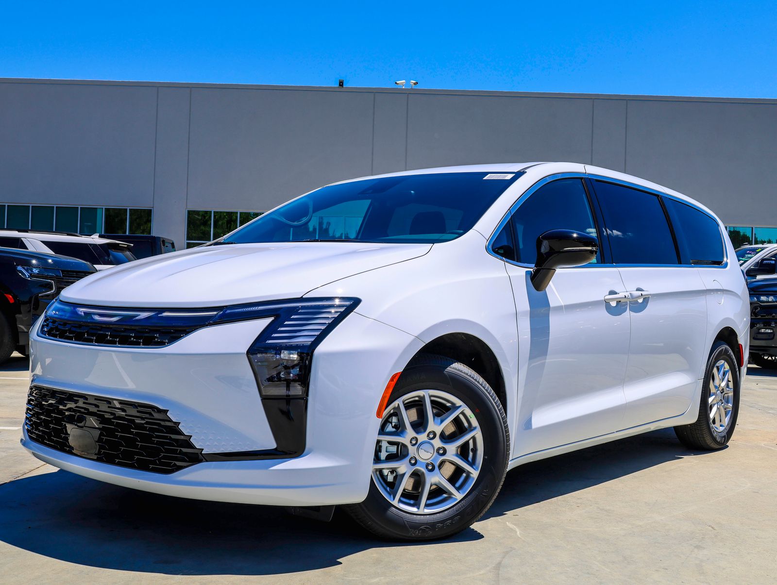 2027 Chrysler Pacifica Select's photo