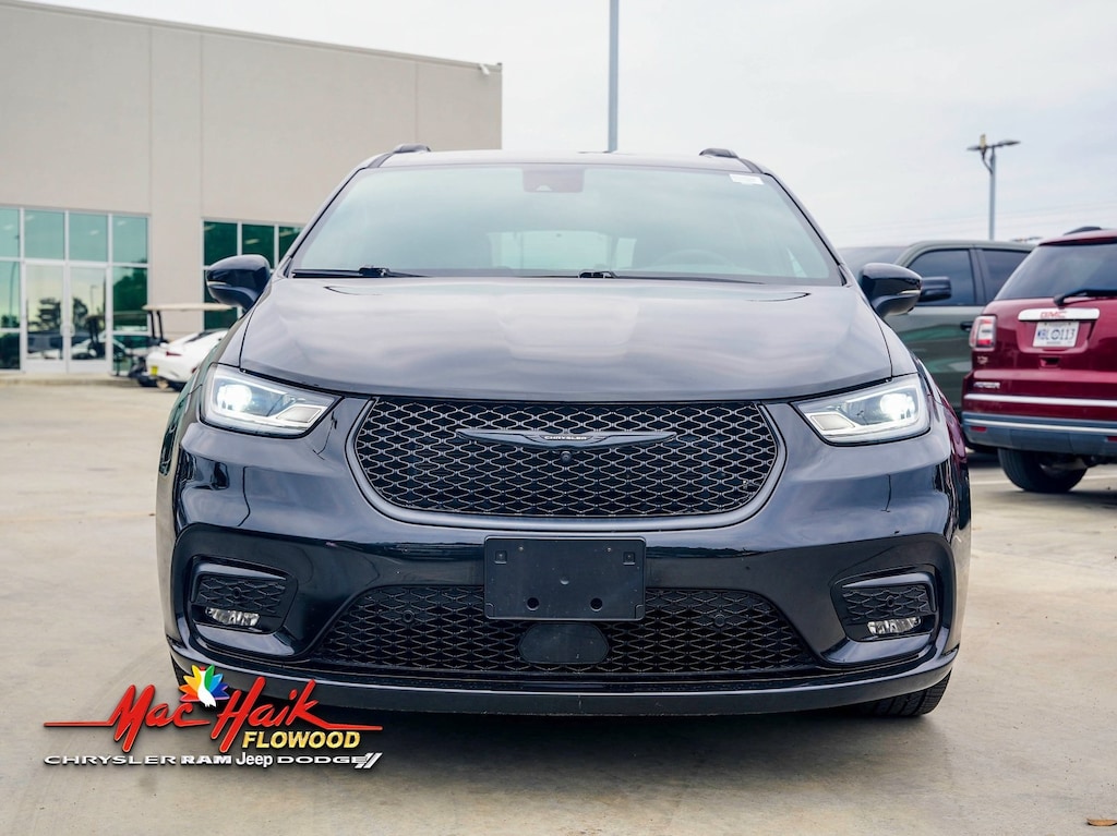 Used 2023 Chrysler Pacifica Touring L Minivan/Van