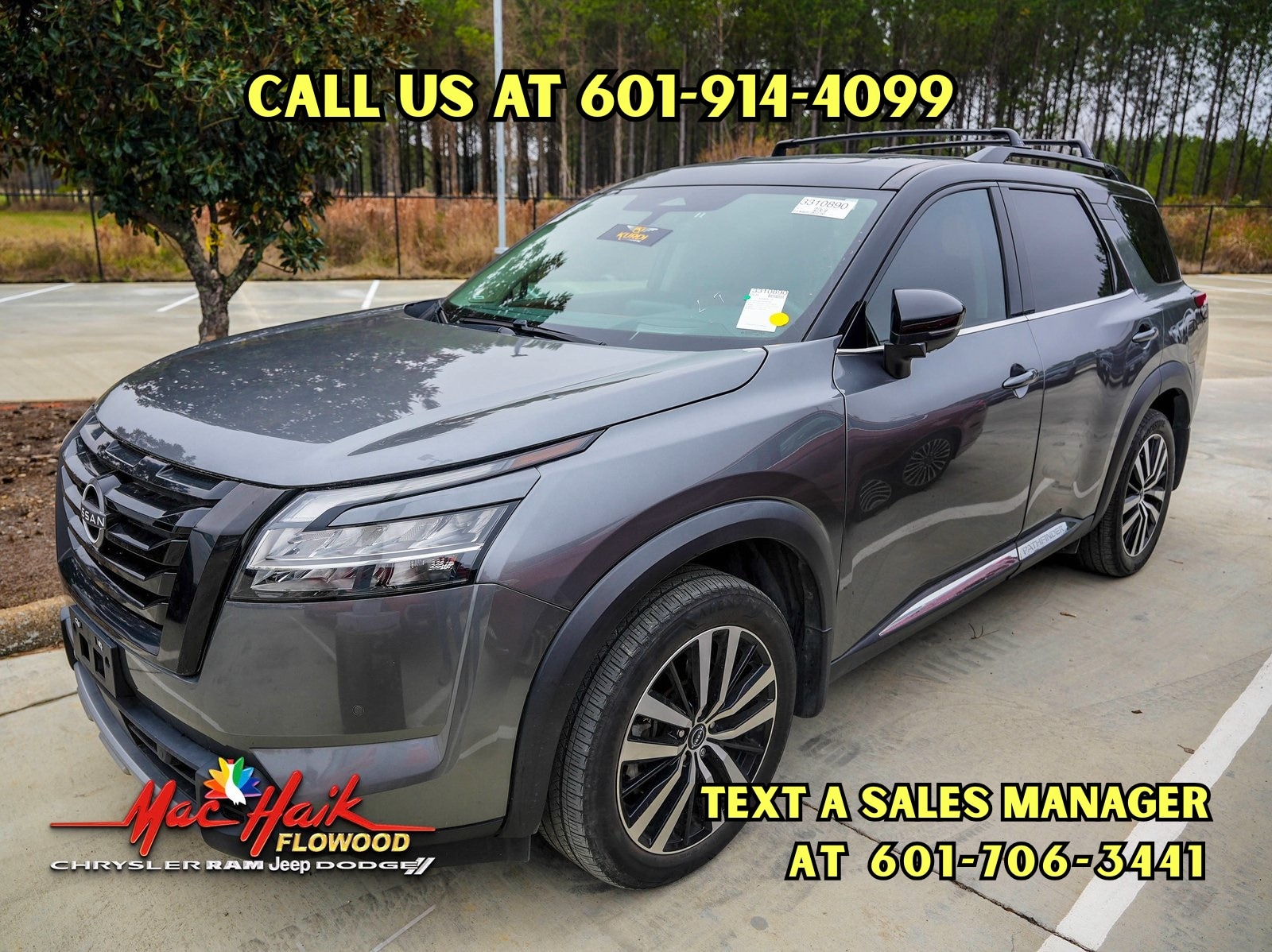 2023 Nissan Pathfinder Platinum's photo