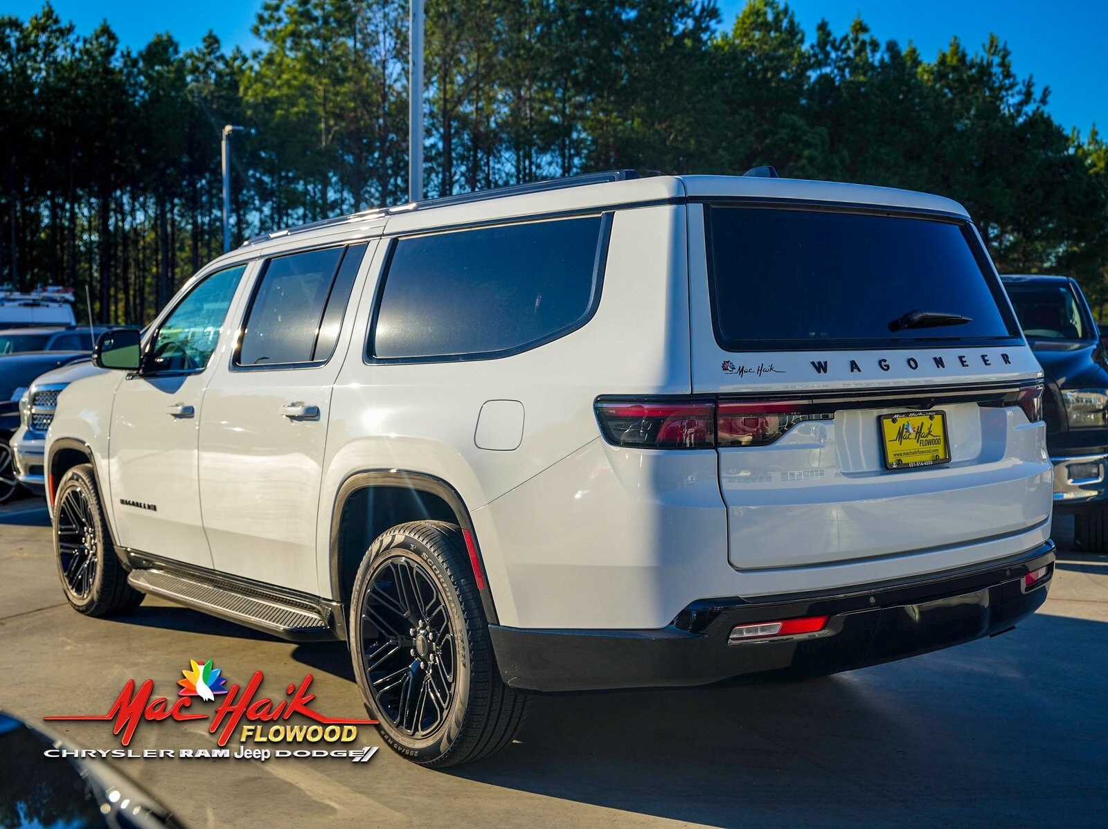 2025 Jeep Wagoneer L Carbide photo 4