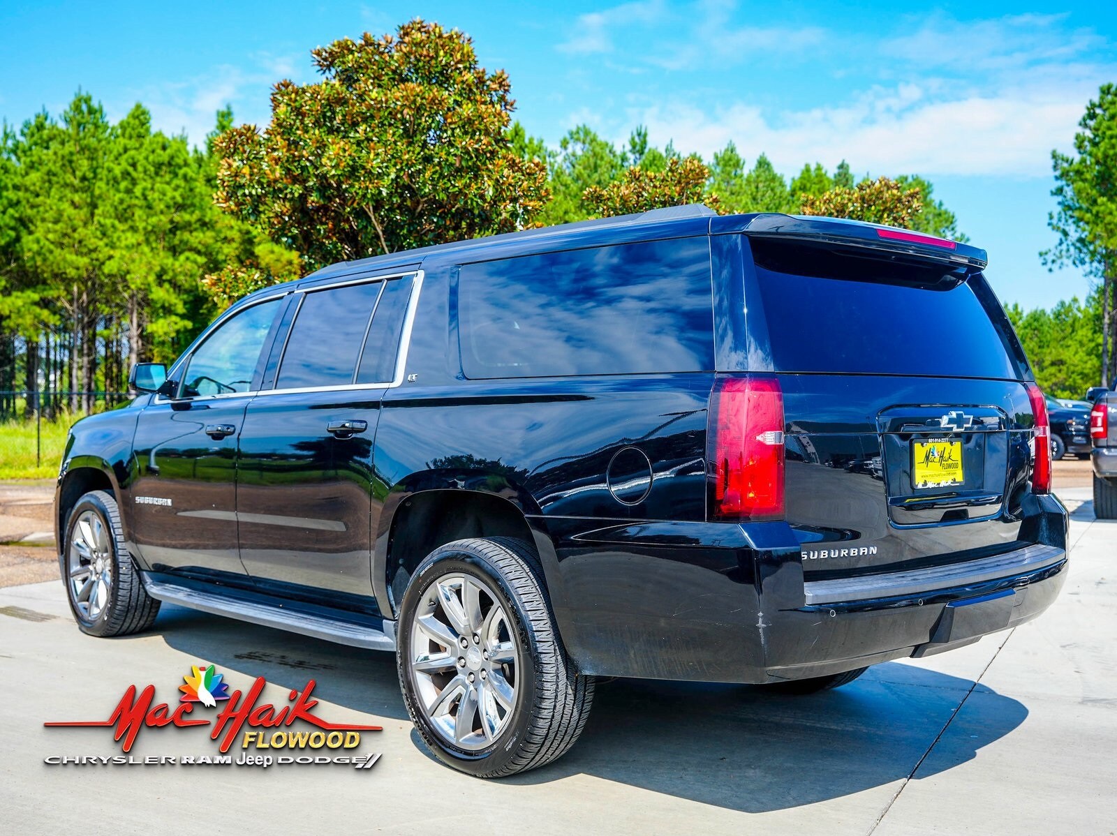 2019 Chevrolet Suburban LT photo 3