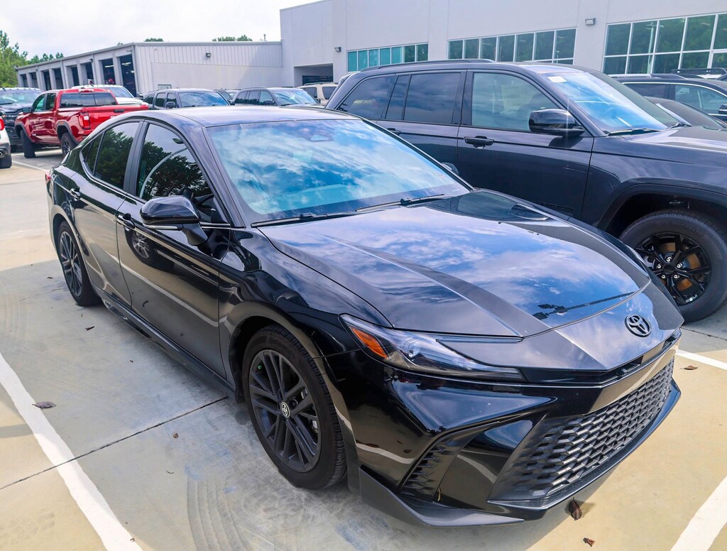Used 2025 Toyota Camry SE Sedan