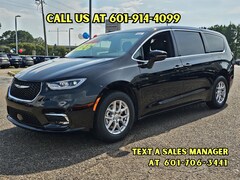 2026 Chrysler Pacifica Select Passenger Van