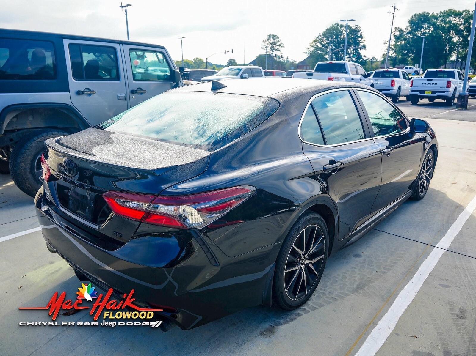 2023 Toyota Camry SE photo 3