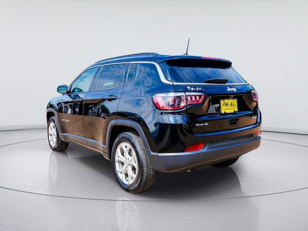 Used 2024 Jeep Compass Latitude SUV