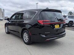 2026 Chrysler Pacifica Select Passenger Van