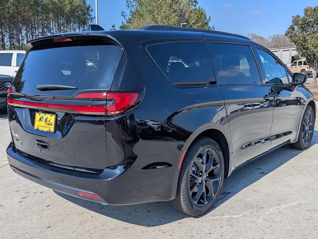 New 2026 Chrysler Pacifica Select Passenger Van