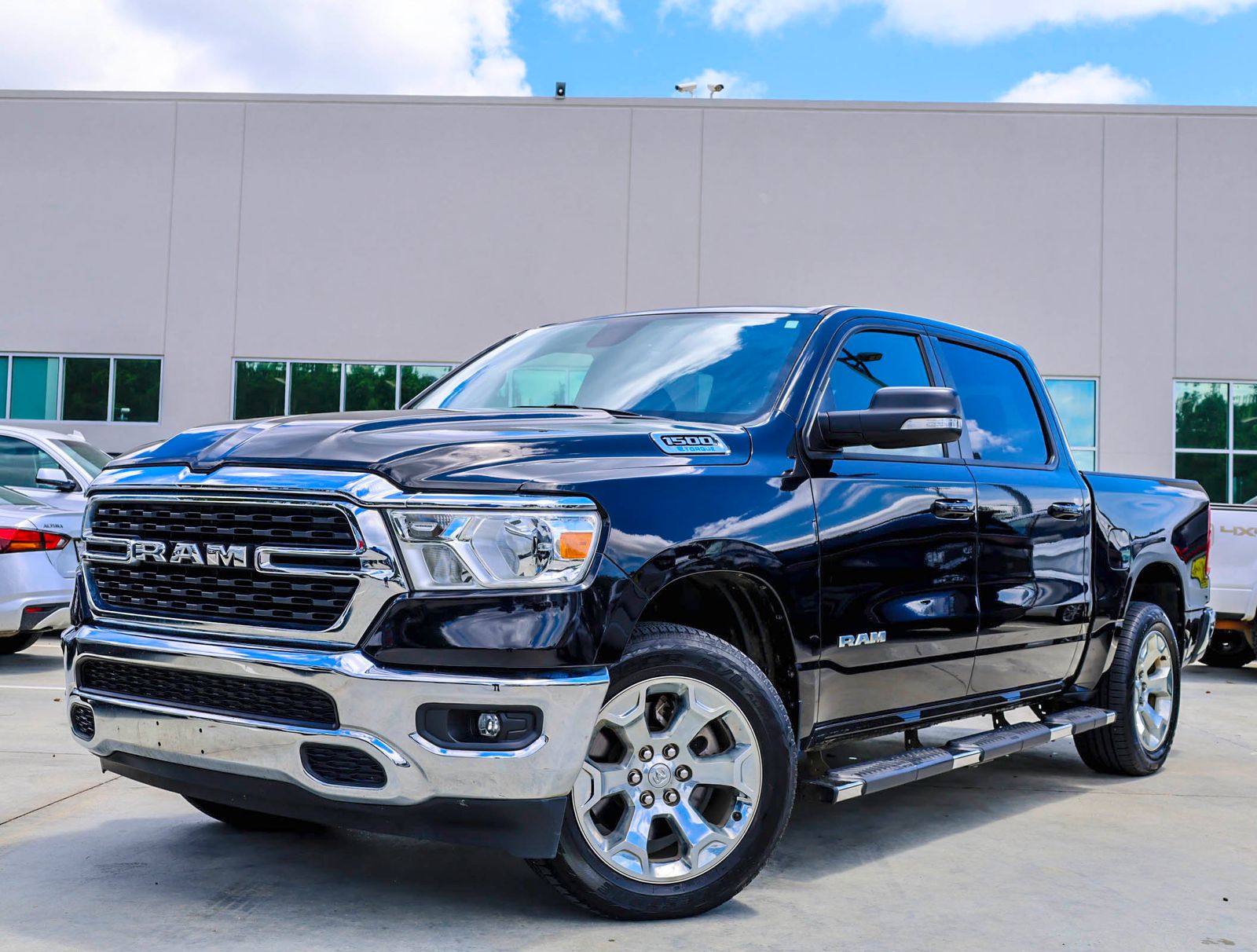 2022 RAM 1500 Big Horn/Lone Star 4x4 Crew Cab 5'7's photo