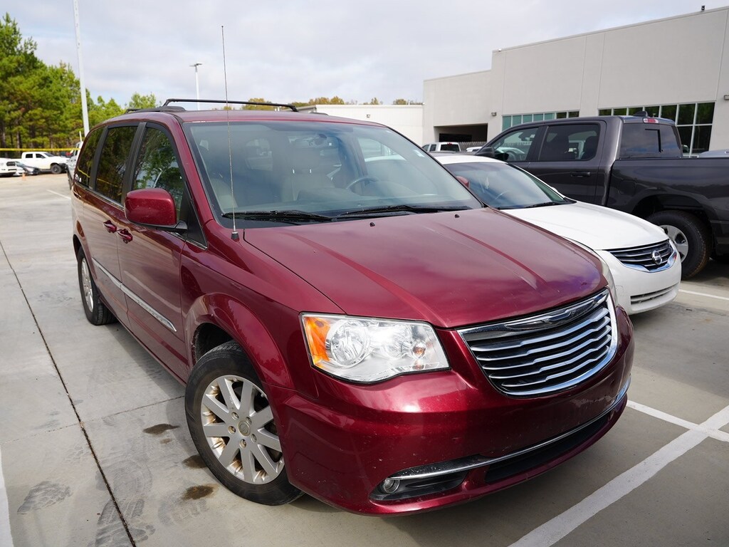 Used 2015 Chrysler Town & Country Touring Minivan/Van