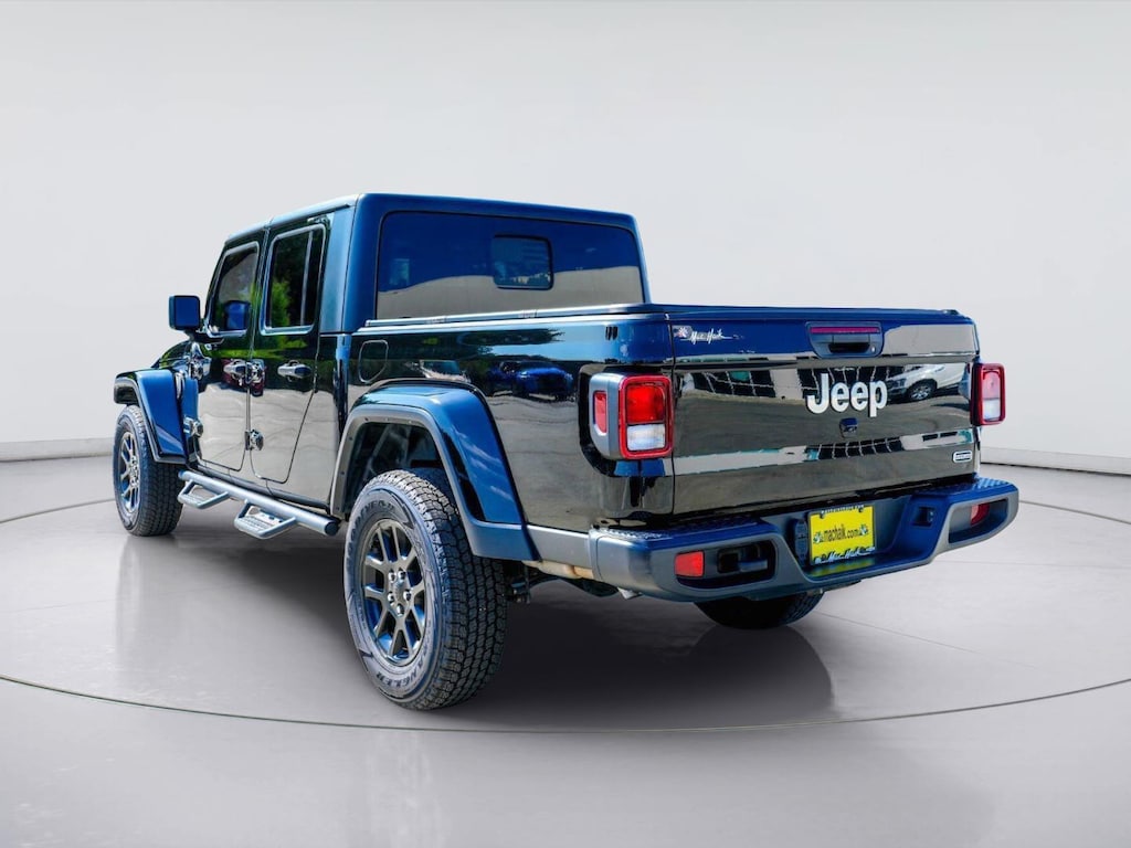 Used 2023 Jeep Gladiator Overland Truck