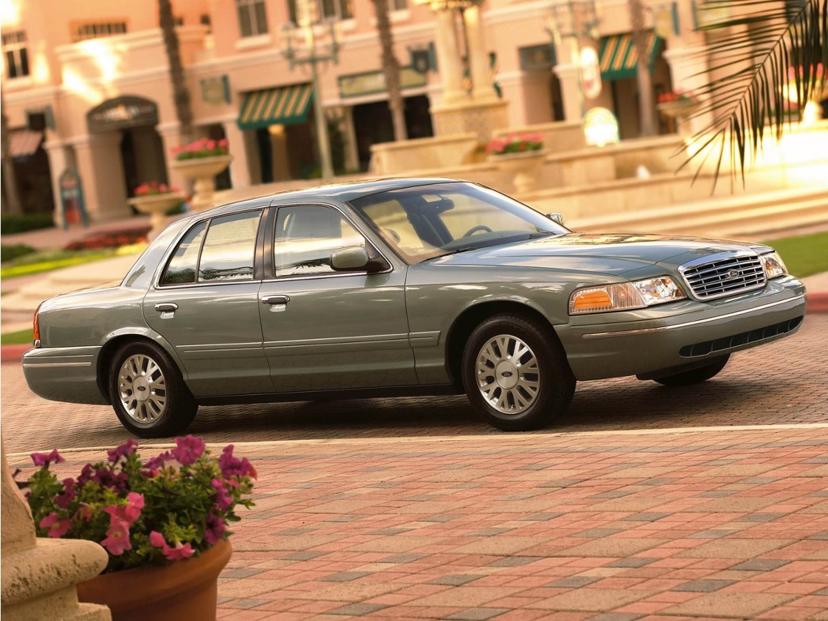 2003 Ford Crown Victoria's photo