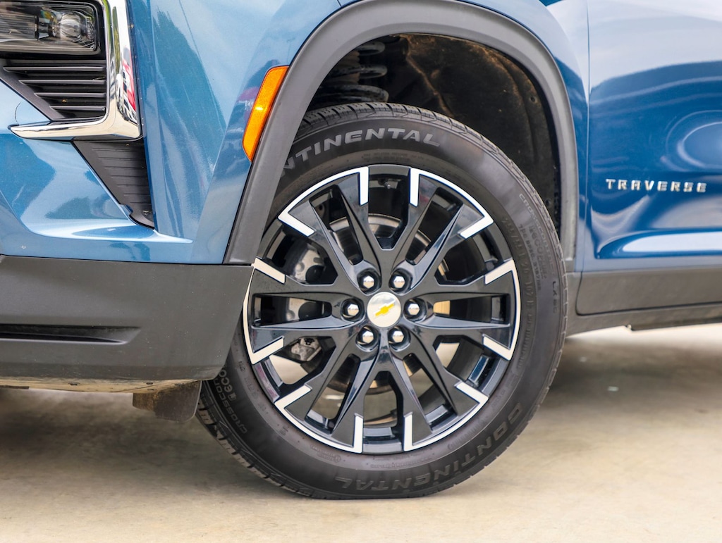 Used 2024 Chevrolet Traverse LT SUV