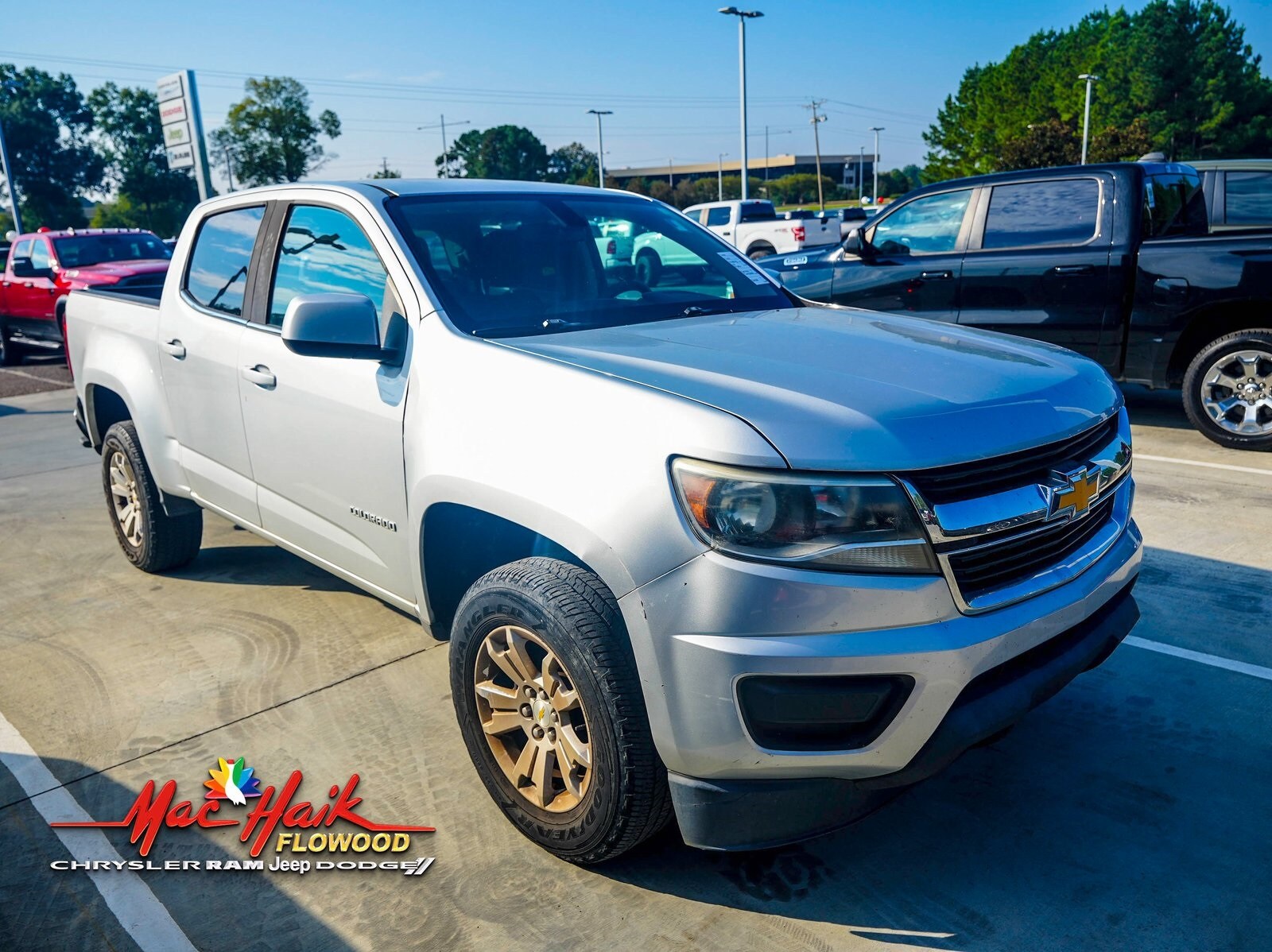 2018 Chevrolet Colorado LT photo 2