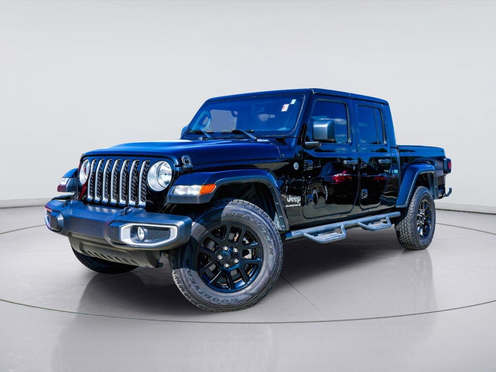 Used 2023 Jeep Gladiator Overland Truck