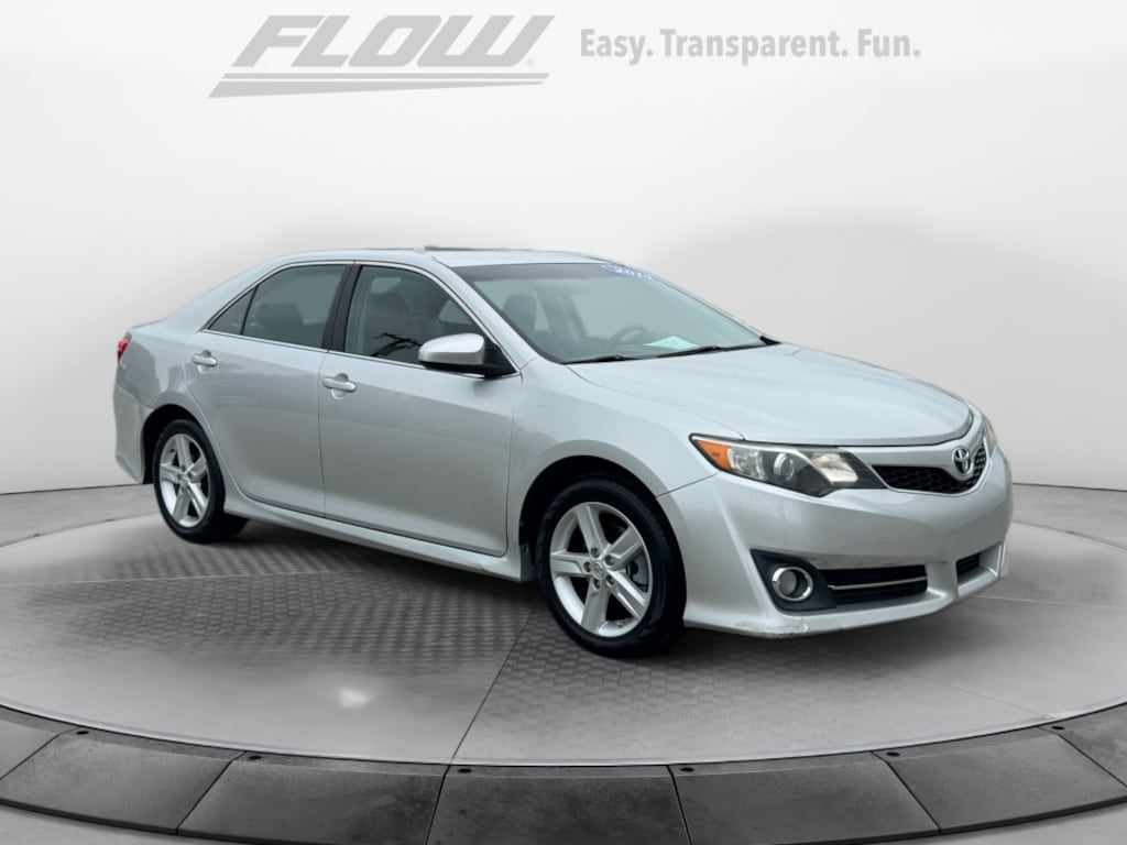 Used 2014 Toyota Camry SE Sedan